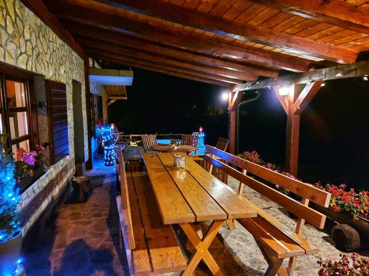 Peter'S Pine Cottage Korenica Ngoại thất bức ảnh
