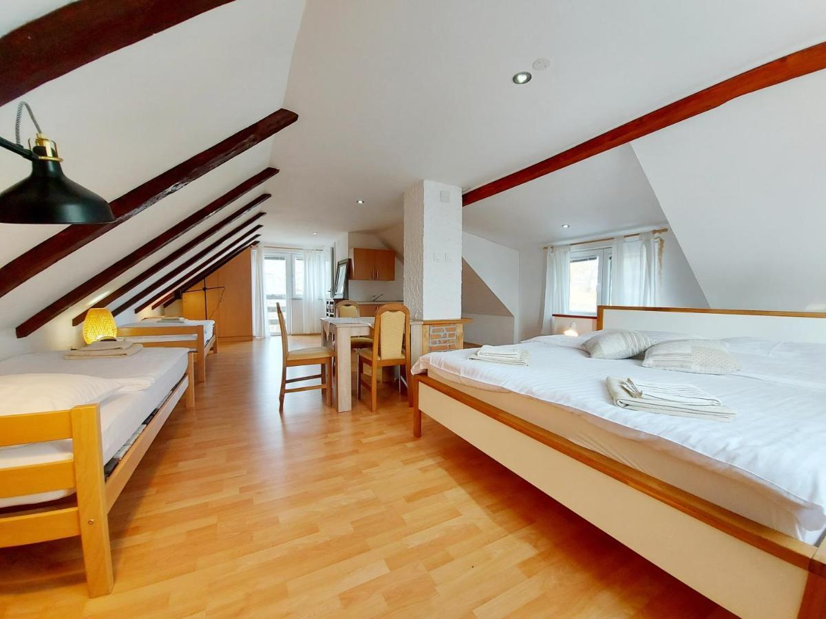 Peter'S Pine Cottage Korenica Ngoại thất bức ảnh