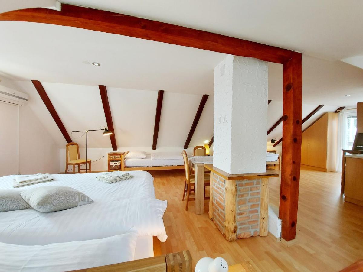Peter'S Pine Cottage Korenica Ngoại thất bức ảnh